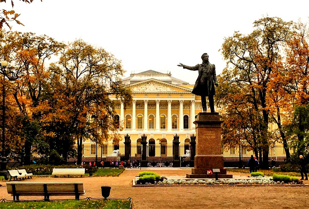 Посещение Питера в осенний период принесет немало теплых эмоций