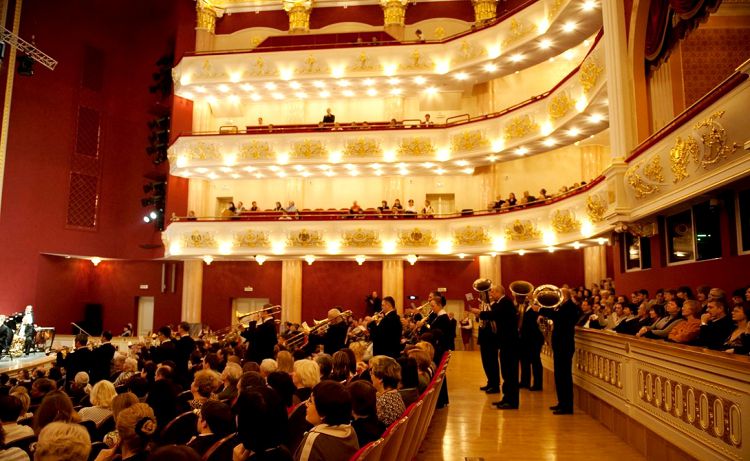 Запомниться и самарский вечер проведенный в Театре Оперы и Балета