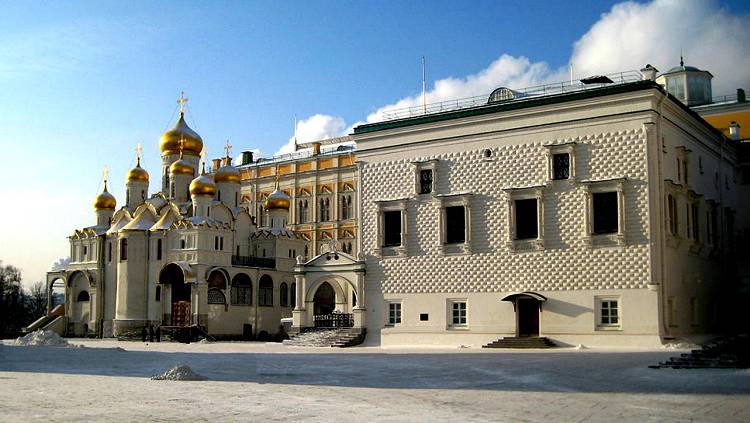 Грановитая палата - известный памятник архитектуры конца 15 века