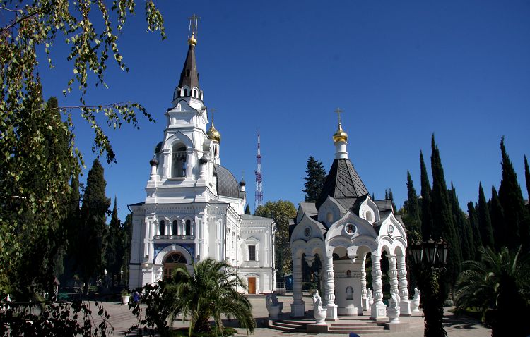 Храм Архангела Михаила - основная храмовая достопримечательность Сочи