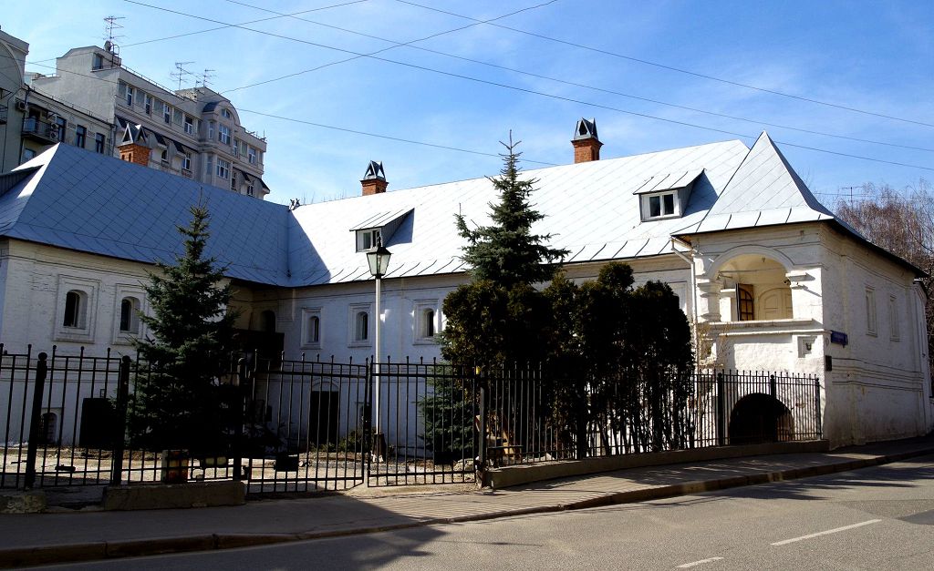 Гранатный двор - чудом сохранившийся кусочек Москвы 16-17 веков Гранатный двор - чудом сохранившийся кусочек Москвы 16-17 веков