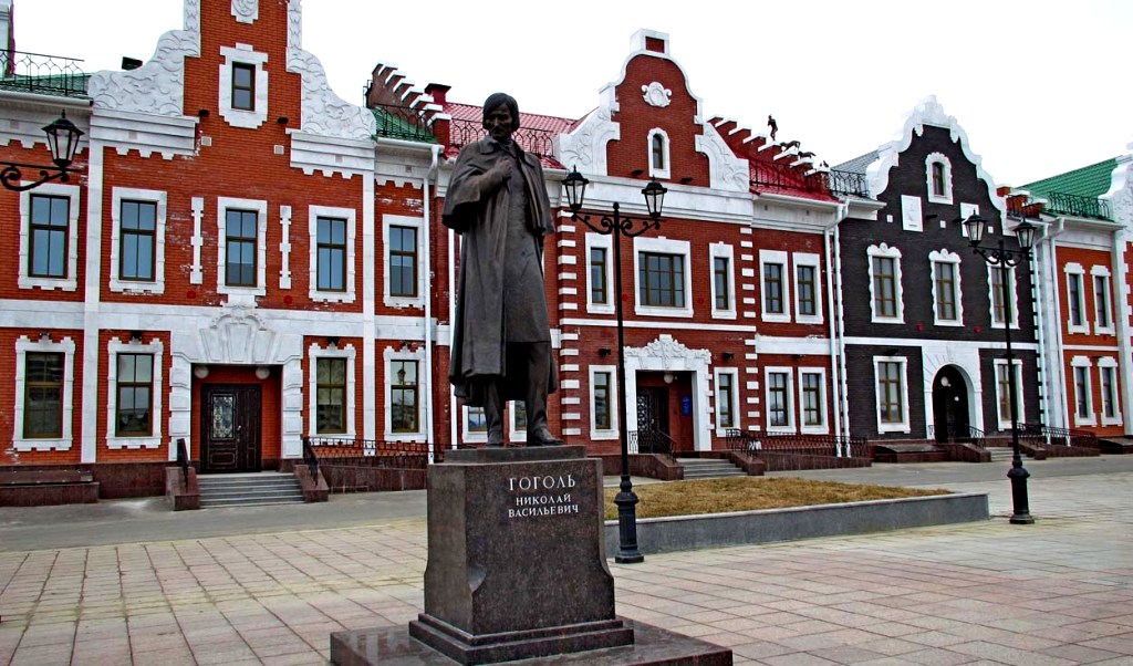 Памятник Н.Гоголю можно увидеть на голландском участке Набережной Памятник Н.Гоголю можно увидеть на голландском участке Набережной
