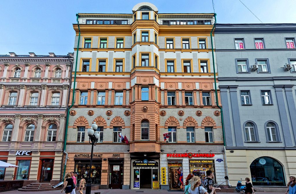 Дом № 11 сооружен в стиле итальянского ренессанса