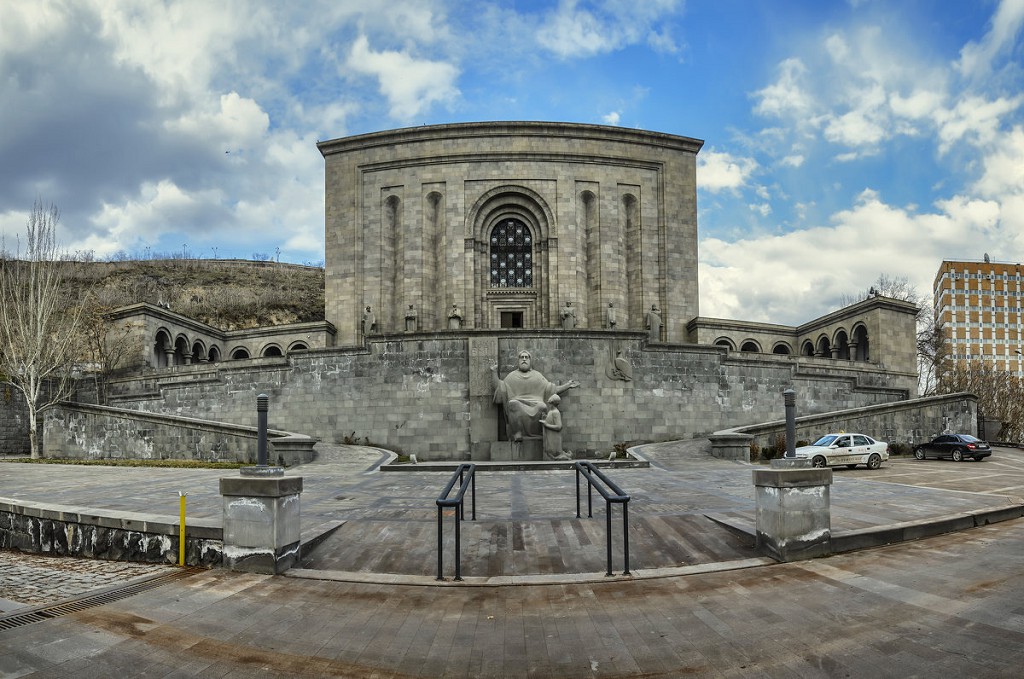 Здание музея Матенадаран