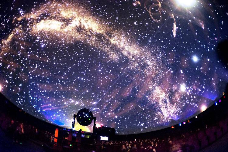 В Большом звездном зале посетители ощущают свою связь с Вселенной