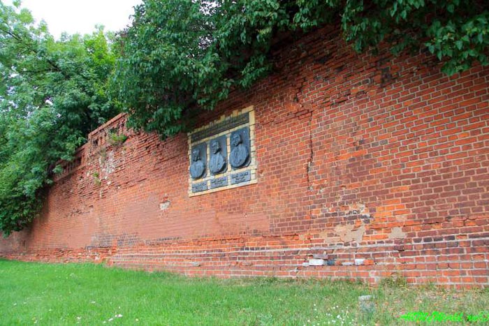 Стена Хабербергского кладбища Калининград