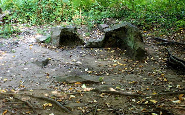 От "Дольмена счастья" уже почти ничего не осталось