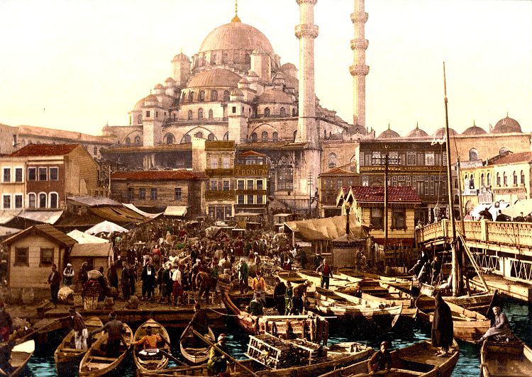 Постепенно Константинополе вновь наполнялся жизнью