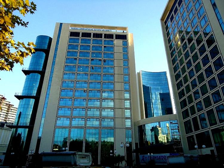 Современные здания Олимпийского университета украшают Сочи с 2013 года