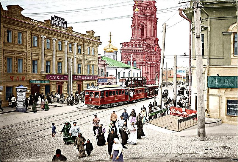 Представить себе, что в начале 20 века по улице Баумана ходили трамвай, сейчас трудно