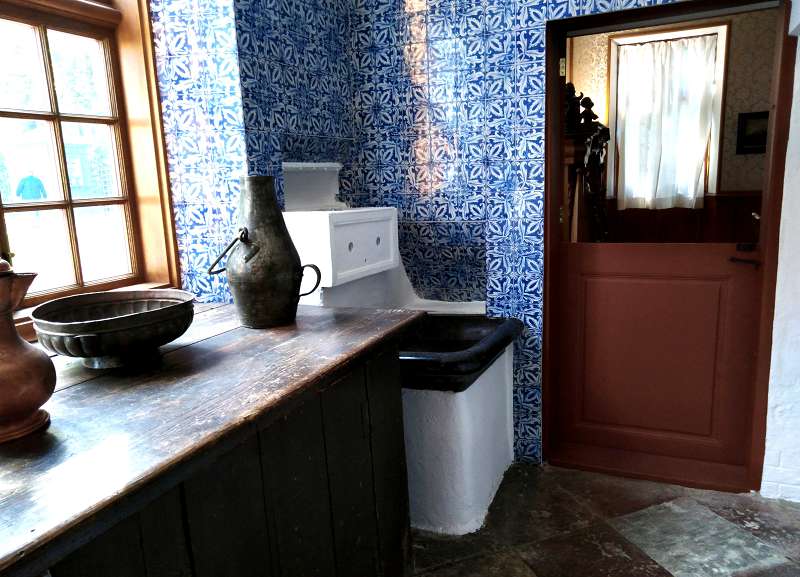 Сегодня система водоснабжения Кухни нарушено, но раковина сохранилась