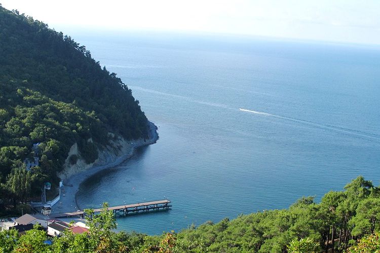 Основные цивилизованные пляжи находятся на побережье Джанхотской бухты