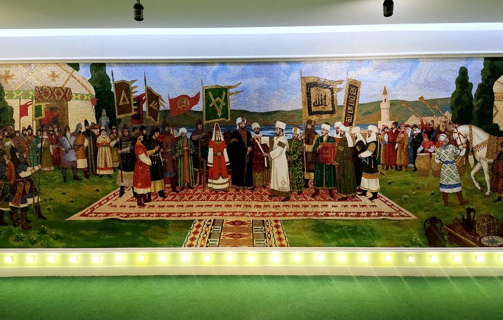 Мозаичное полотно "Принятие исмала" также можно увидеть в Музее ислама в Булгаре Мозаичное полотно "Принятие исмала" также можно увидеть в Музее ислама в Булгаре