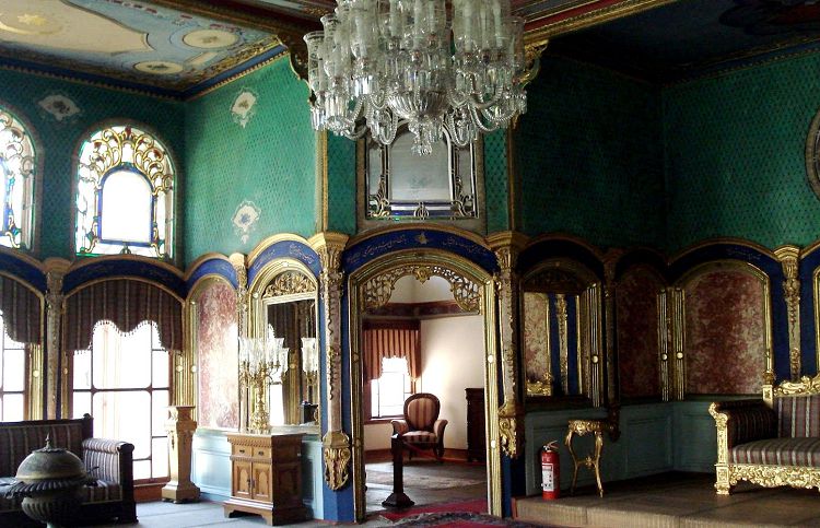 Интерьер дворцового павильона - интересный образец османской архитектуры