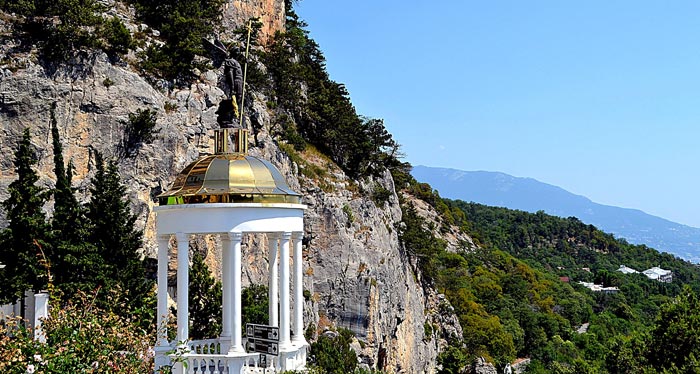 Ротонда - это смотровая площадка около Храма Архангела Михаила