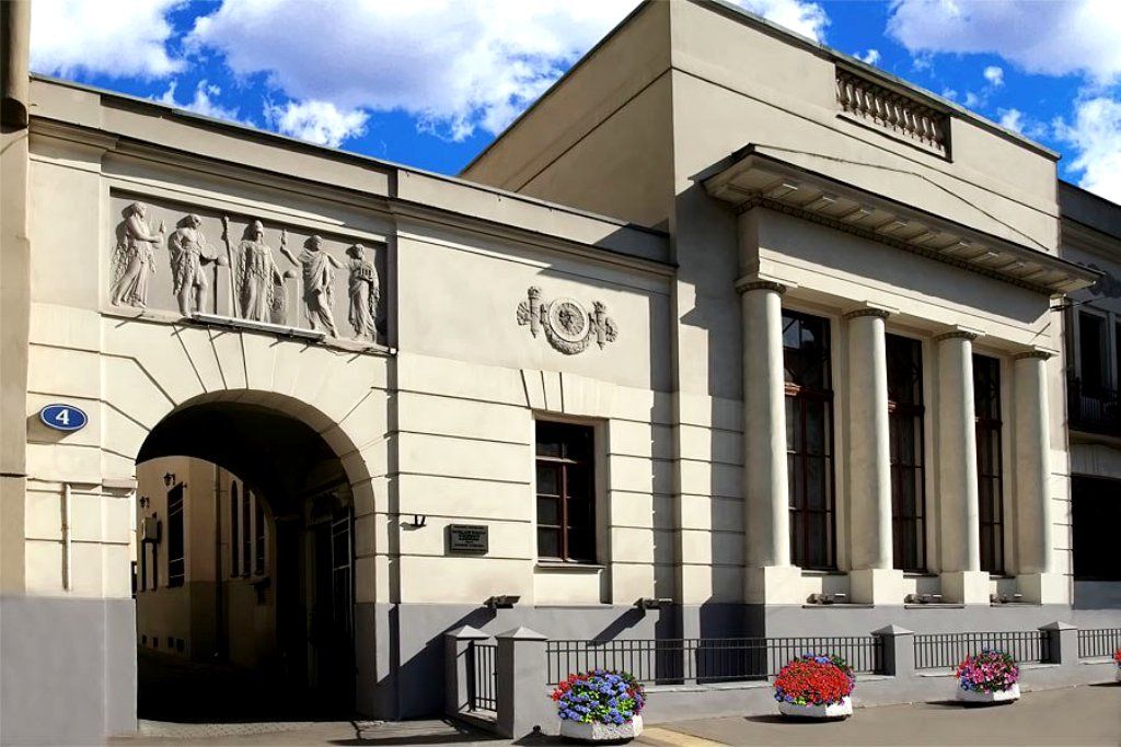 Дом № 4 - последний особняк Шехтеля, взведенный в стиле модерн