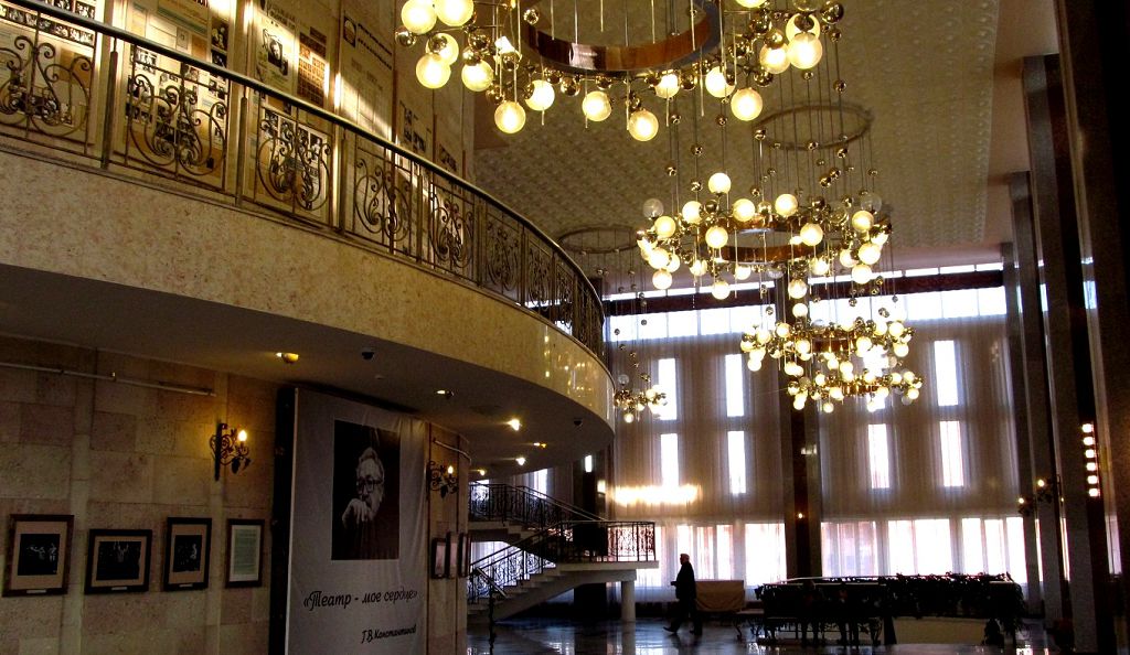 При наличии времени побывать на спектакле Русского драмтеатра надо непременно