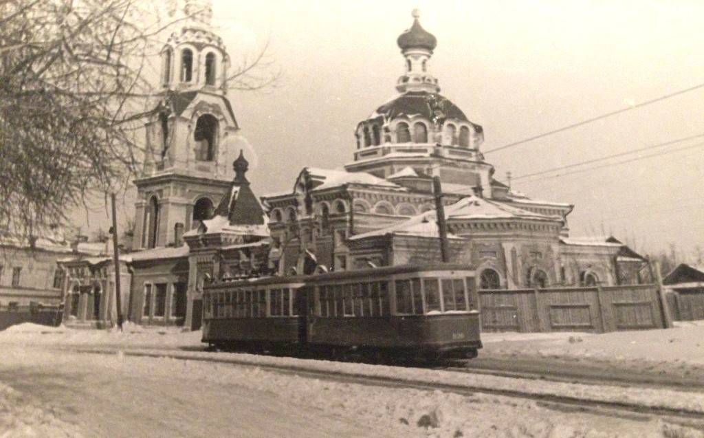 Долгое время около Храма Св. Варвары ходил трамвай, сменивший конку