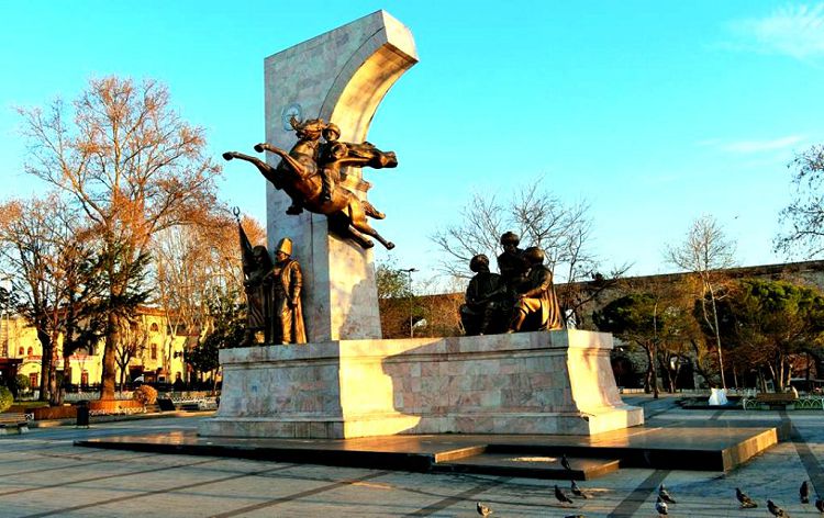 Мехмед Завоеватель основал Стамбул, но уничтожил Константинополь