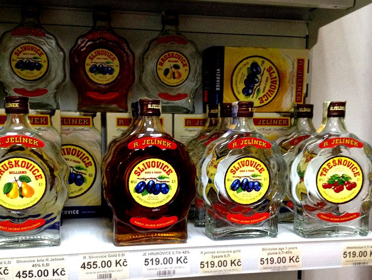 Крепкую сливовицу называют также чешской водкой