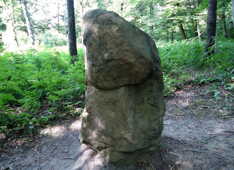 Камень мужской силы - это древний менгир неизвестного предназначения