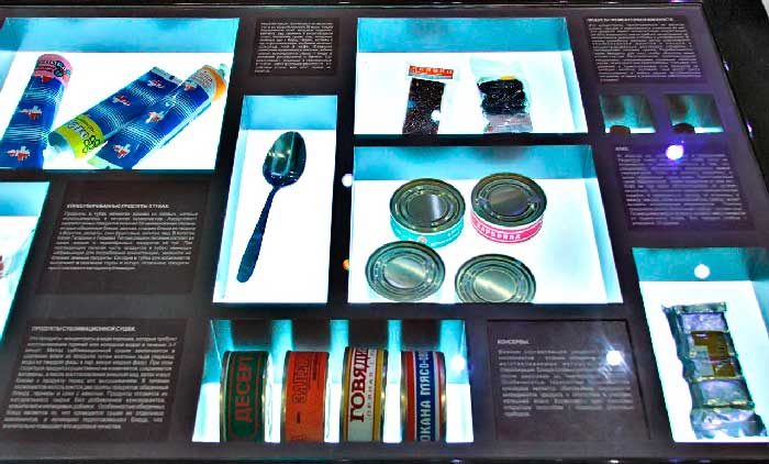 Экспонаты космической еды в музее "Самара космическая"