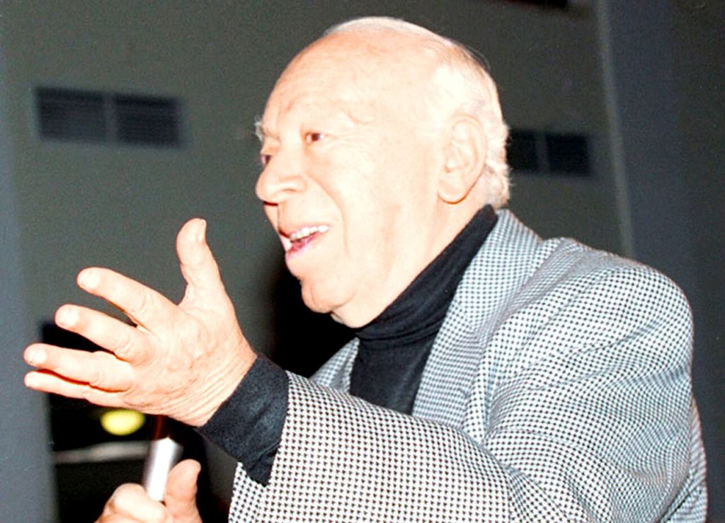 Долгое время Театром Сатиры руководил В.Плучек