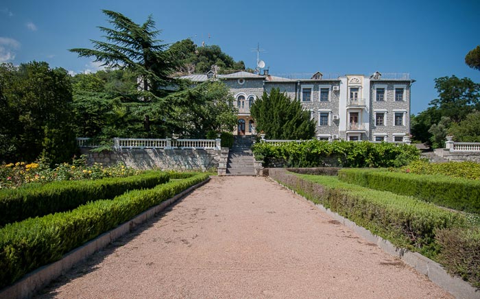 Дворец Голициной или бывшее управление винным производством 