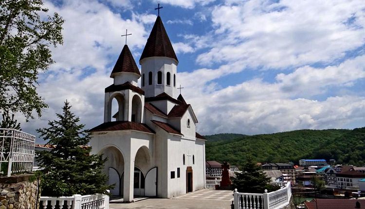 Храм Николая Чудотворца красив и оригинален