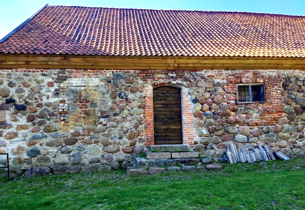 В оставшихся строениях Замка Инстербург можно увидеть каменный средневековый материал