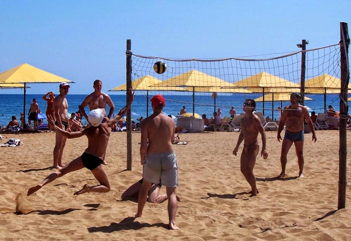 Активные пляжные развлечения 