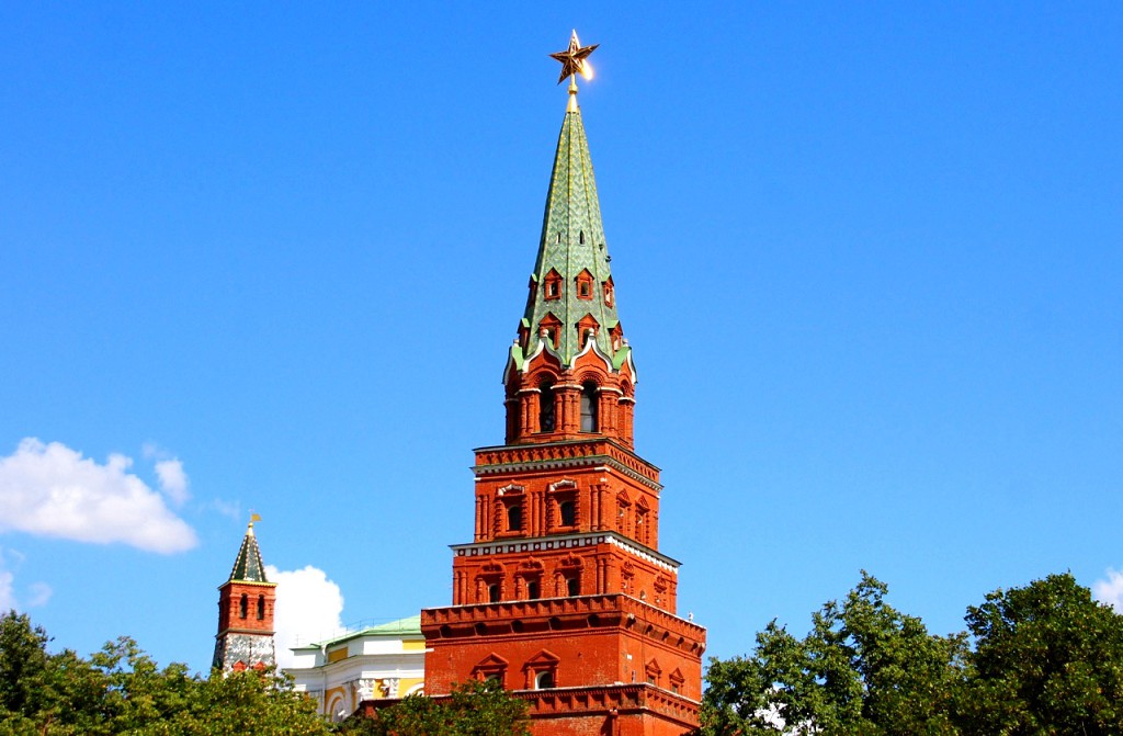 Многоярусный верх появился у Боровицкой башни только в 17 столетии