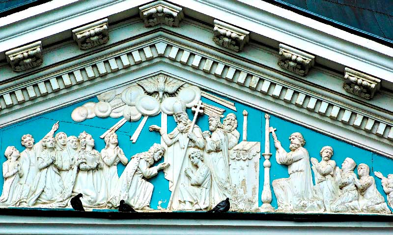 Барельеф фронтона армянской церкви