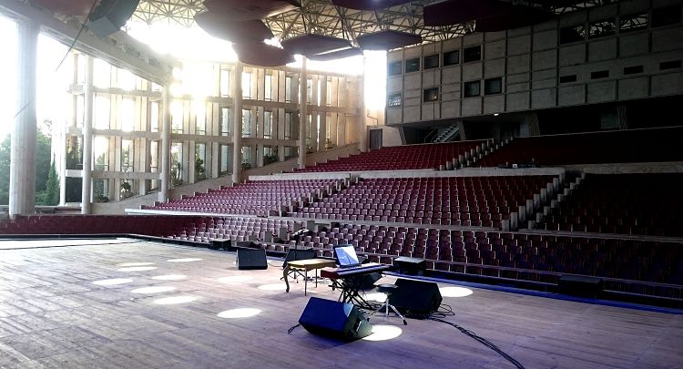 Концертный зал "Фестивальный" работает только в летний период