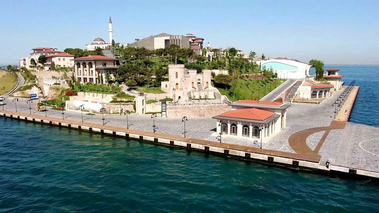 На реконструированном и современном Острове демократии и свободы есть, что посмотреть 