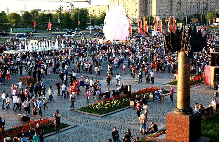 В праздничные дни мая в Москву приезжают тысячи туристов