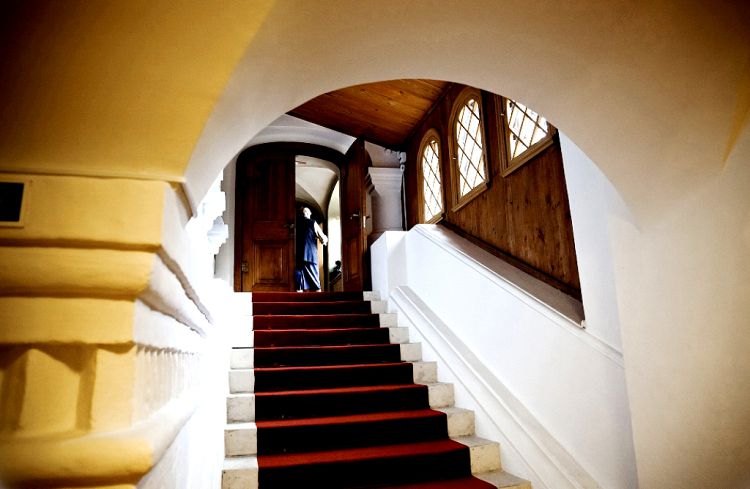 Уже вход в помещение Палат настраивает посетителей на определенный лад