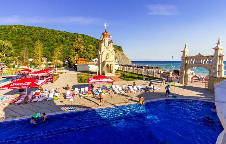 Территория водного парка "Альбатроса" оформлена на европейском уровне