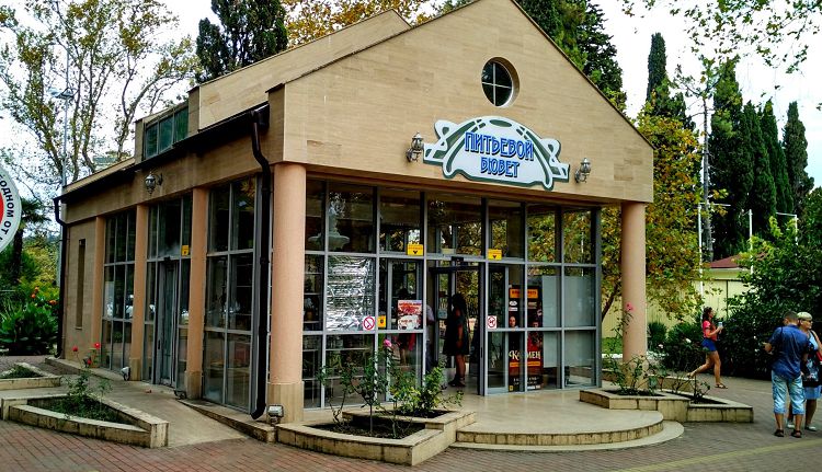 В питьевом бювете приятно испить волшебной живой водицы