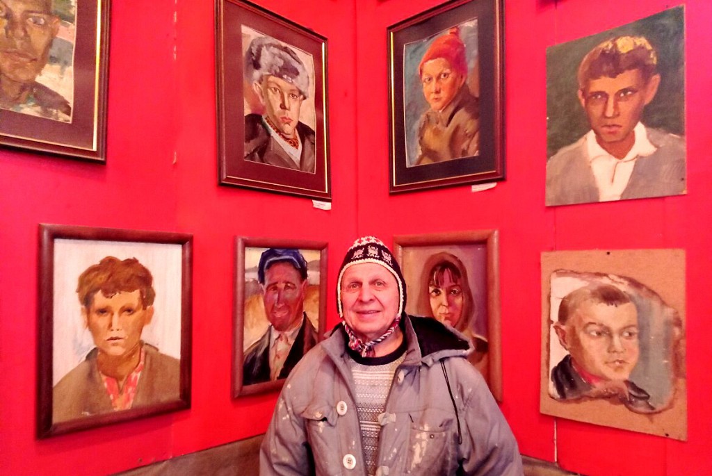 Ильгиз Ханов на фоне ранних работ своего старшего брата