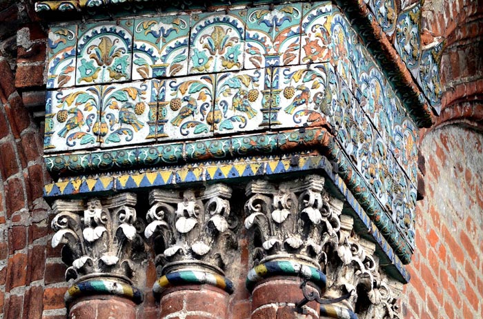 Фрагмент керамического декора Храма Николы Мокрого