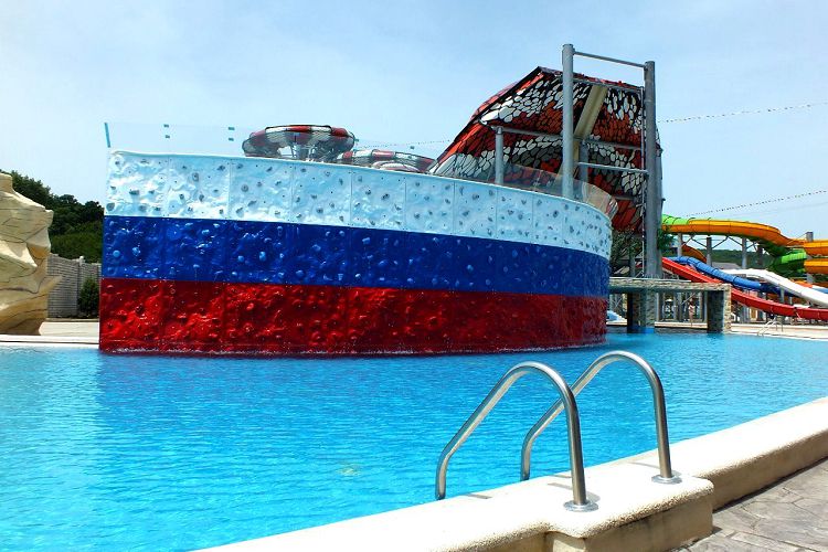 Надоели спуски? Можно подняться на Стену скалолазов!