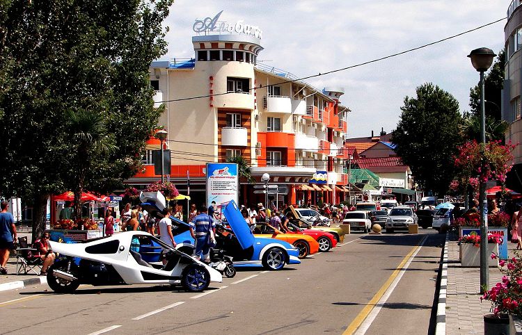 Улица Горького является очень популярной и востребованной у всех отдыхающих