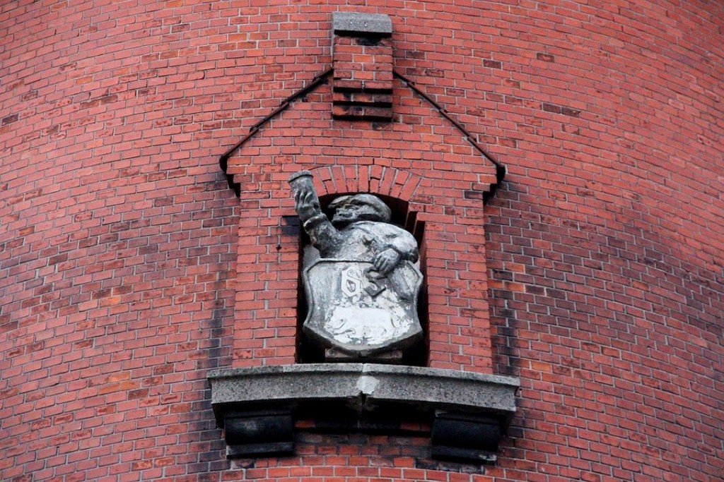 С 1583 года Инстербург имел свой герб, который можно увидеть сегодня на стене Водонапорной башни