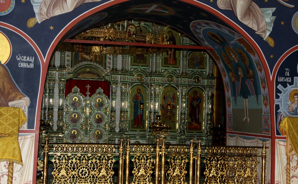 Внутреннее убранство Успенской церкви Печерского монастыря Внутреннее убранство Успенской церкви Печерского монастыря