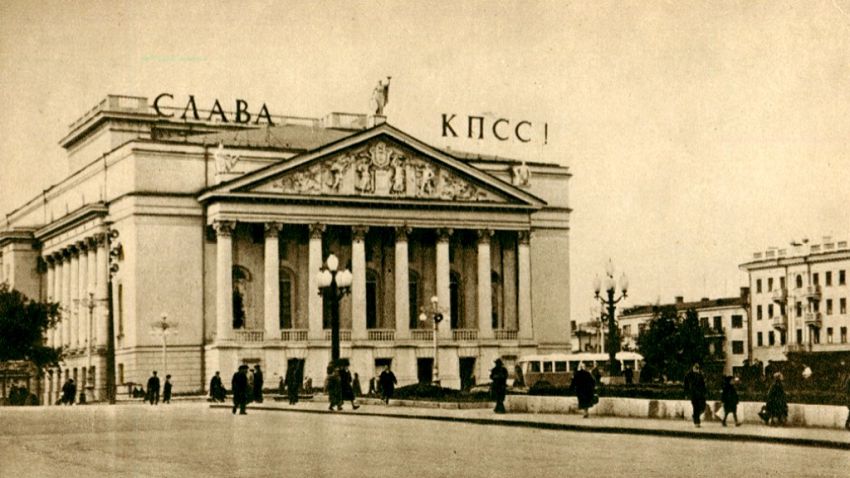 Здание для оперного театра появилось почти через 20 лет посте создания самой труппы