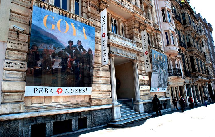 Кроме постоянных экспозиций, в Музее Пера постоянно проходят тематические выставки