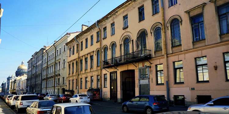 Узенькая улица Якубовича сформировалась в 19 столетии Узенькая улица Якубовича сформировалась в 19 столетии