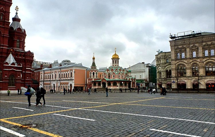 Как и в 17 веке нынешний собор находится в северо-восточном углу Красной площади