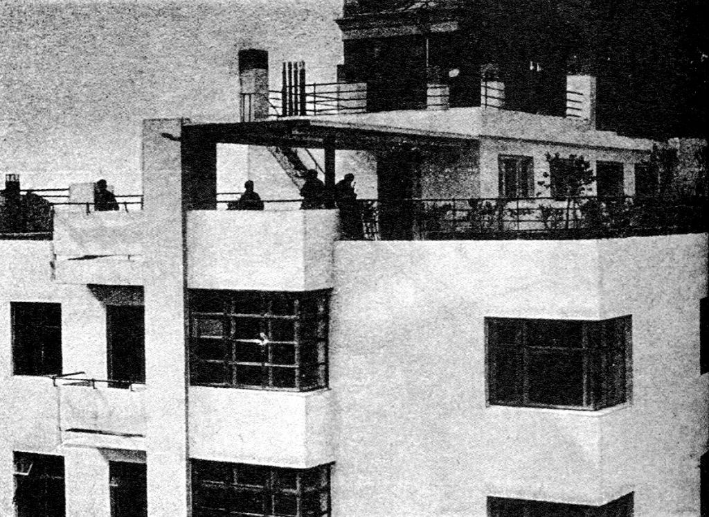 Крыша дома в 20-х годах представляла собой пространство для отдыха трудящихся